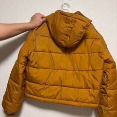 ダウンジャケット イエロー 中綿ジャケットの画像