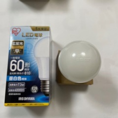 【まとめ売り】ELECOM延長タップ　IRIS・東芝 LED電球計3個　計4点の画像