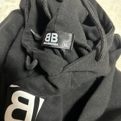 バレンシアガ　パーカーの画像