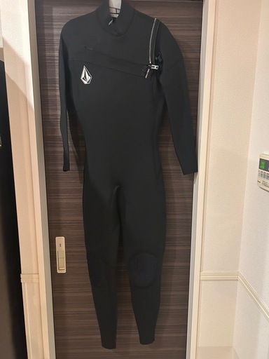 (新品、未使用)
ウェットスーツ(volcom/3×2㎜、M)