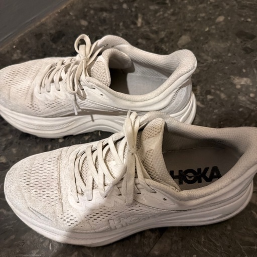 HOKA 白 スニーカー