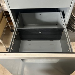 イトーキ　脇机　3段ワゴン　鍵付き　インワゴンの画像