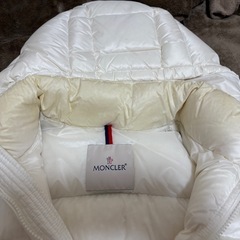 MONCLER 白ダウン
の画像