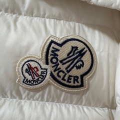 MONCLER 白ダウン
の画像