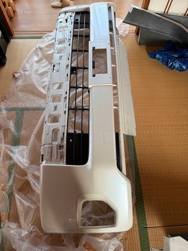 ハイエース200系4型ワイドフロントバンパーパールホワイト現状渡しなります