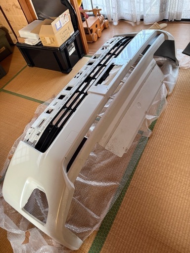ハイエース200系4型ワイドフロントバンパーパールホワイト現状渡しなります