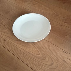 白い皿の画像