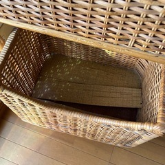 藤のランドリーバスケットの画像