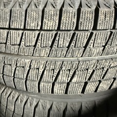 ホイル付きスタッドレスタイヤの画像