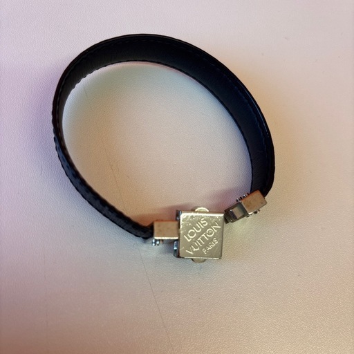 Louis Vuitton ブラックレザーバングル (M) 大元のアクセサリー