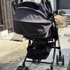 コンビ　ベビーカーの画像