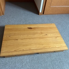 折り畳みテーブルの画像