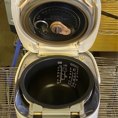 ※ 圧力IHジャー炊飯器　TOSHIBA 東芝　5.5合炊き　RC-10VQJ 2016年製　通電確認済みの画像