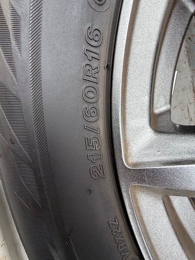 215/60/R16  タイヤ新品同様24年タイヤ