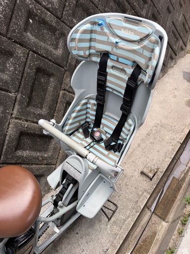 ブリヂストンの電動自転車（チャイルドシート付き）