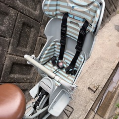 ブリヂストンの電動自転車（チャイルドシート付き）の画像