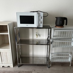 作業スペースが拡張できるステンレスキッチンワゴン幅67.5cmの画像