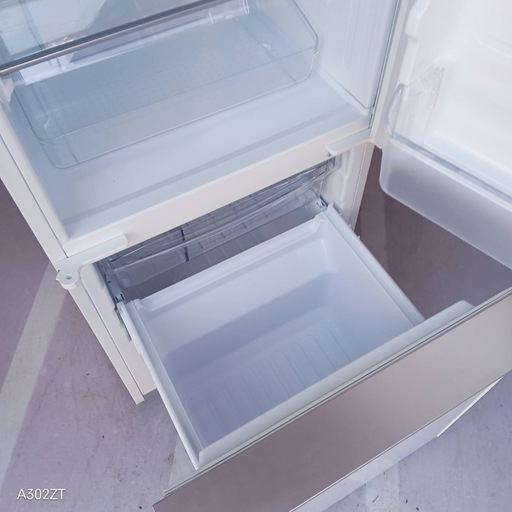 D083 送料設置無料   SHARP　ガラスデザイン冷蔵庫　137L