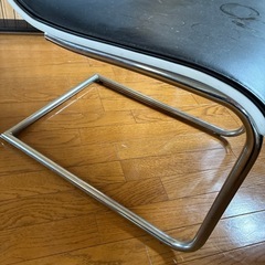 レザー調椅子の画像