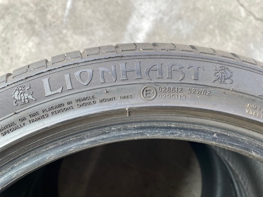 224-5)はめ替え込み！255/40ZR18ライオンハート中古2本セット！パンク修理1か所あり