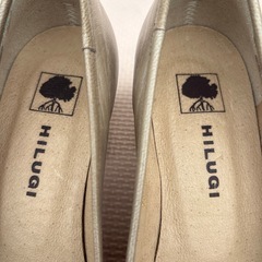 HILUGIヒルギ　フラワーパンプス　シューズ　22.5cmの画像