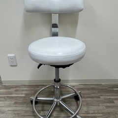 背もたれ付きスツール （お掃除キャスター仕様）ホワイト  の画像