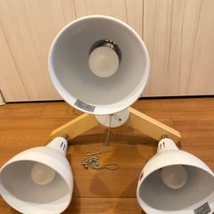 ニトリ ボレロ 3灯 ペンダントライト】木目×ホワイト LED対応の画像