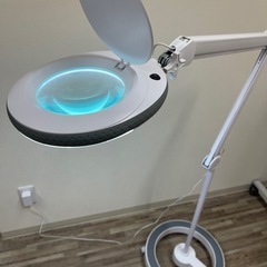 LED フロアスタンド 拡大鏡ライトの画像