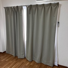 カーテン2枚の画像