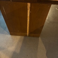 木製テーブルの画像