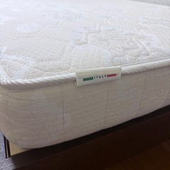 マニフレックスマットレス246とフレームセットの画像