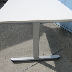 会議用テーブル　ホワイト　1500ｘ750ｘ720　Ｔ字脚の画像
