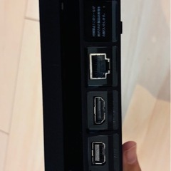 PlayStation 4 (PS4) 1TB ジェットブラックの画像