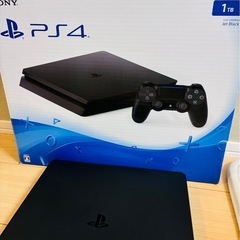 PlayStation 4 (PS4) 1TB ジェットブラックの画像