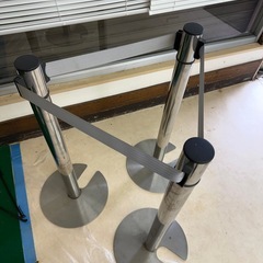 ベルトパーテーション 金属の画像