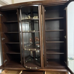   【無料】木製 食器棚（回転棚付き・ガラス扉）の画像