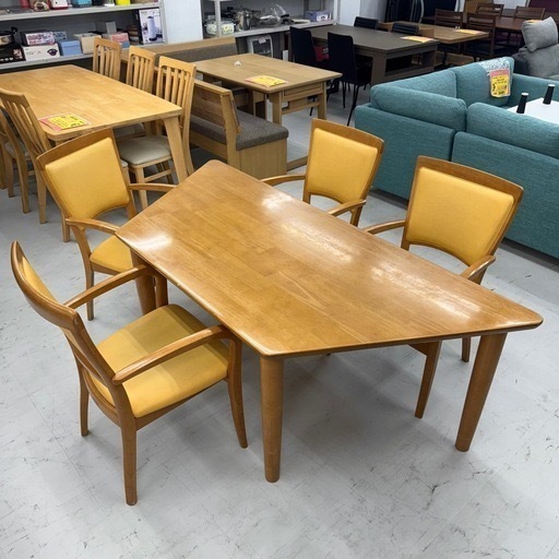 【お買い得‼️】高級♪ カリモク 4人掛けダイニングテーブルセット 先鋭デザイン 合成皮革張りチェア 木製ナチュラルブラウン♪