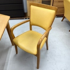 【お買い得‼️】高級♪ カリモク 4人掛けダイニングテーブルセット 先鋭デザイン 合成皮革張りチェア 木製ナチュラルブラウン♪の画像