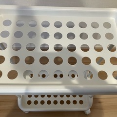 【ほぼ未使用】ランドリーカゴ置き　白の画像