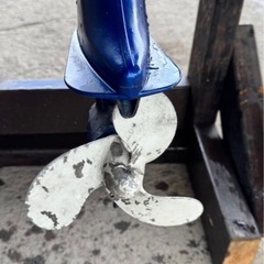 H-248△ q 岐阜発/ スズキ/ DT2/ 小型船舶用船外機/ 2馬力/ 実動 動画カバー割れ等あり/ 木製台付き/ 現状品/ R8.2/18 △の画像