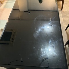 黒テーブルの画像