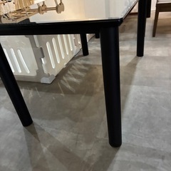 黒テーブルの画像