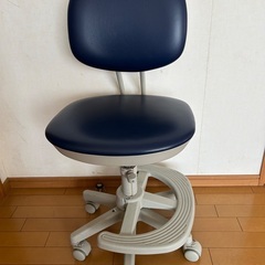 小学生用椅子の画像