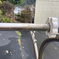 物干し竿と台のセットの画像