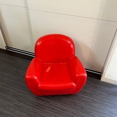 ソファ型が可愛い！子供用イス（プラスチック製）の画像