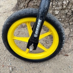 STRIDER ストライダー キッズバイク バランスバイク 黄色ホイール 軽量モデルの画像