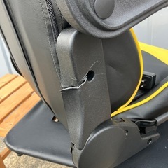 ジャンク品　NiONIK 座椅子型ゲーミングチェア　イエロー　腰クッションにバイブレーション機能付の画像