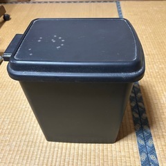 ゴミ箱の画像