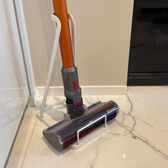 ダイソン　掃除機（破損部分あり）　Towerの掃除機スタンド付き！の画像