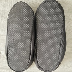 ニトリ　ダウン入りルームシューズ(Nウォーム ne BK M) スリッパ 室内履き 暖かい もこもこ ふわふわの画像